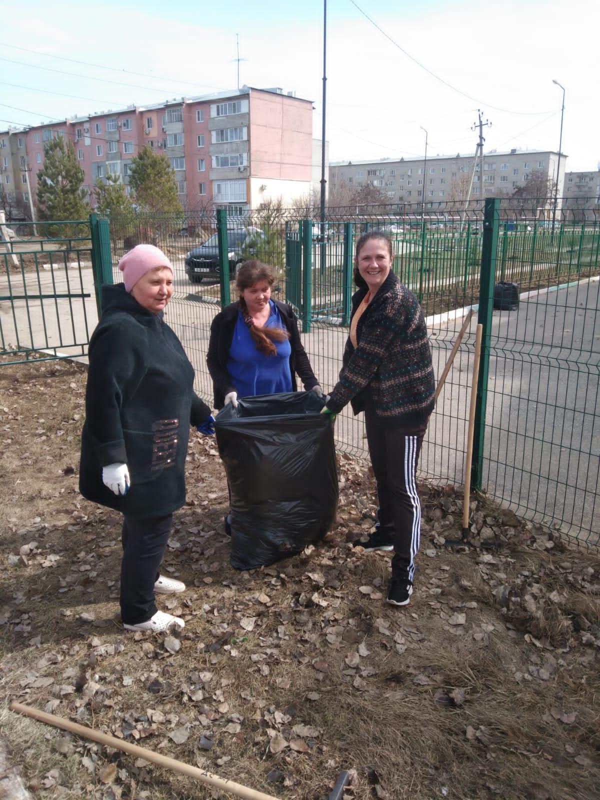 В рамках весеннего месячника по благоустройству и санитарной очистке территорий, приняли активное участие..