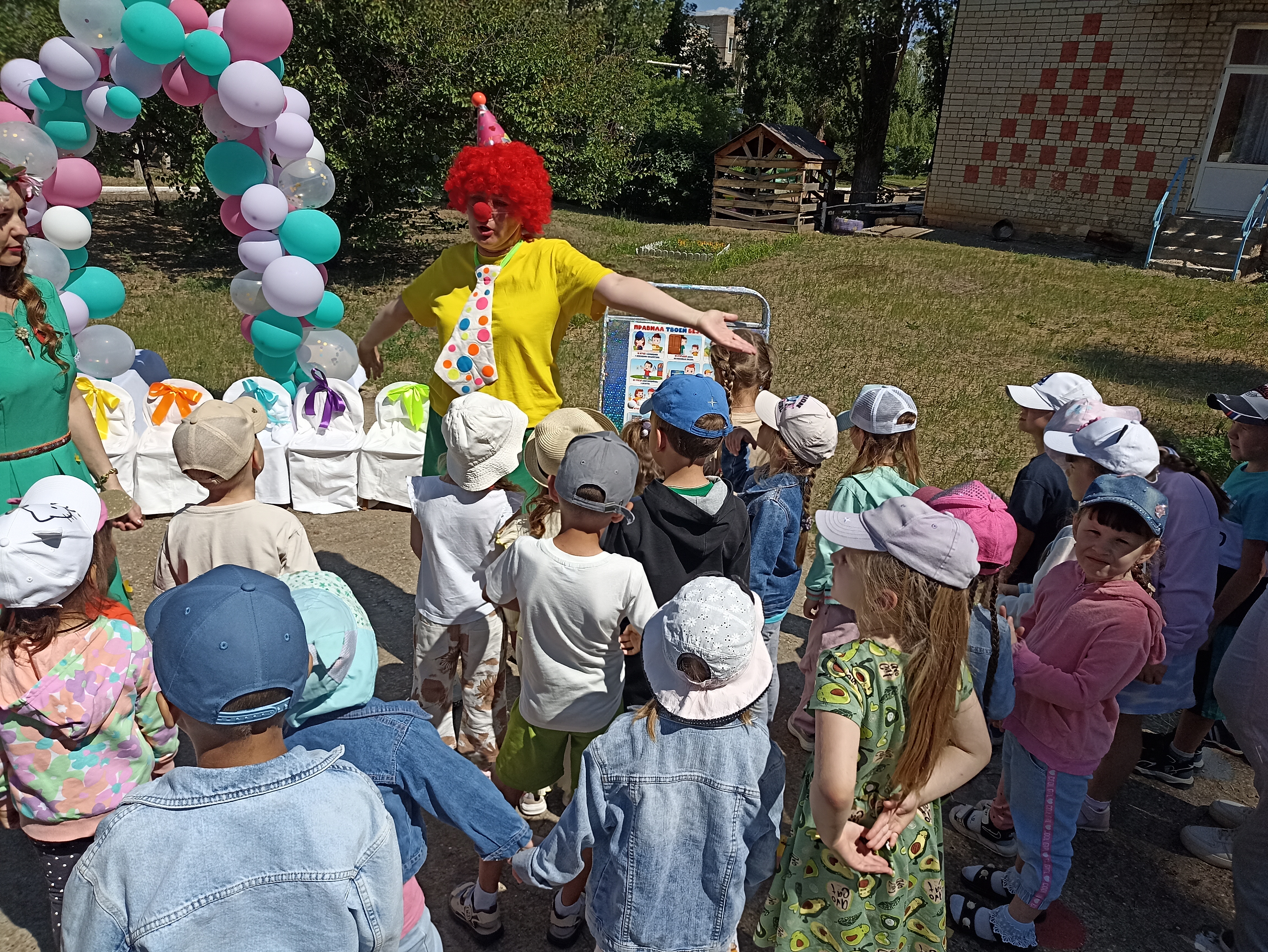 Спортивно- игровой праздник &amp;quot;В мире счастливого детства&amp;quot;.